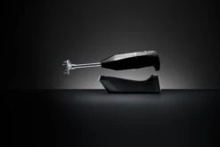 Bamix Cordless Draadloze Staafmixer 34 Cm Zwart 11 Bamix Cordless Draadloze Staafmixer 34 Cm Zwart -Home Keuken Winkel 1120001 bamix cordless black set mood reclined 1