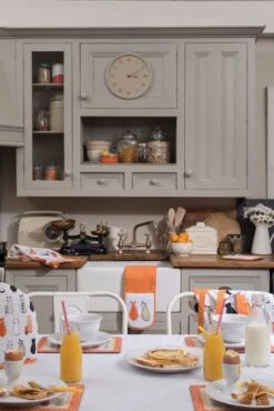 Ulster Weavers Cats In Waiting Schort Katoen Oranje 5 Ulster Weavers Cats In Waiting Schort Katoen Oranje -Home Keuken Winkel lifestyle ncaw 0023 1 2