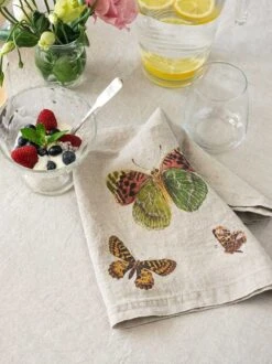Oldenhof Flying Butterflies Servet 45 X 45 Cm Linnen 6 Stuks 11 Oldenhof Flying Butterflies Servet 45 X 45 Cm Linnen 6 Stuks -Home Keuken Winkel linoroom napkins butterflies vertical lr 5